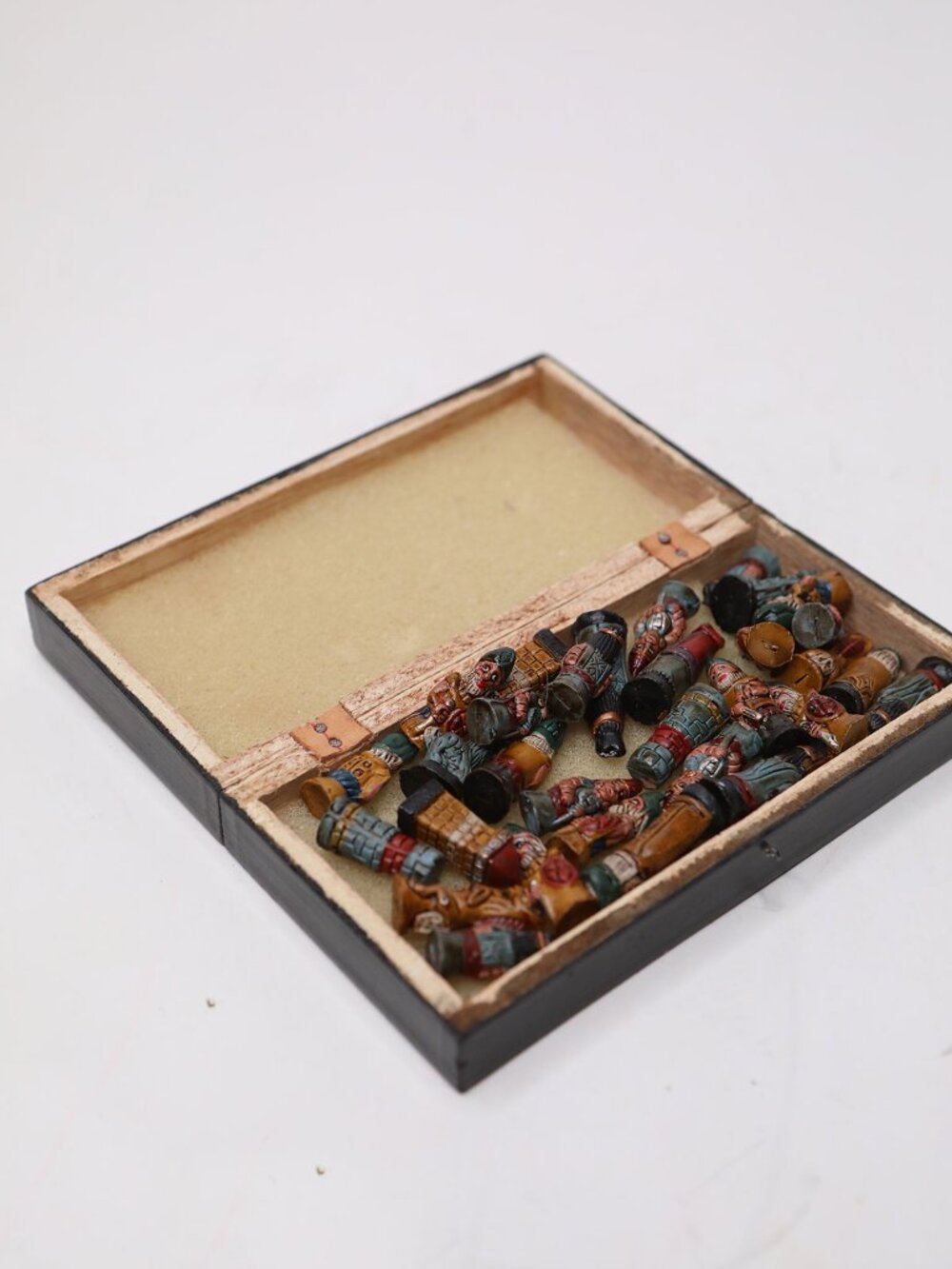Vintage Peruvian Inca  Spanish Conquistador Wooden Mini Chess Set Game Case - Picture 4 of 9